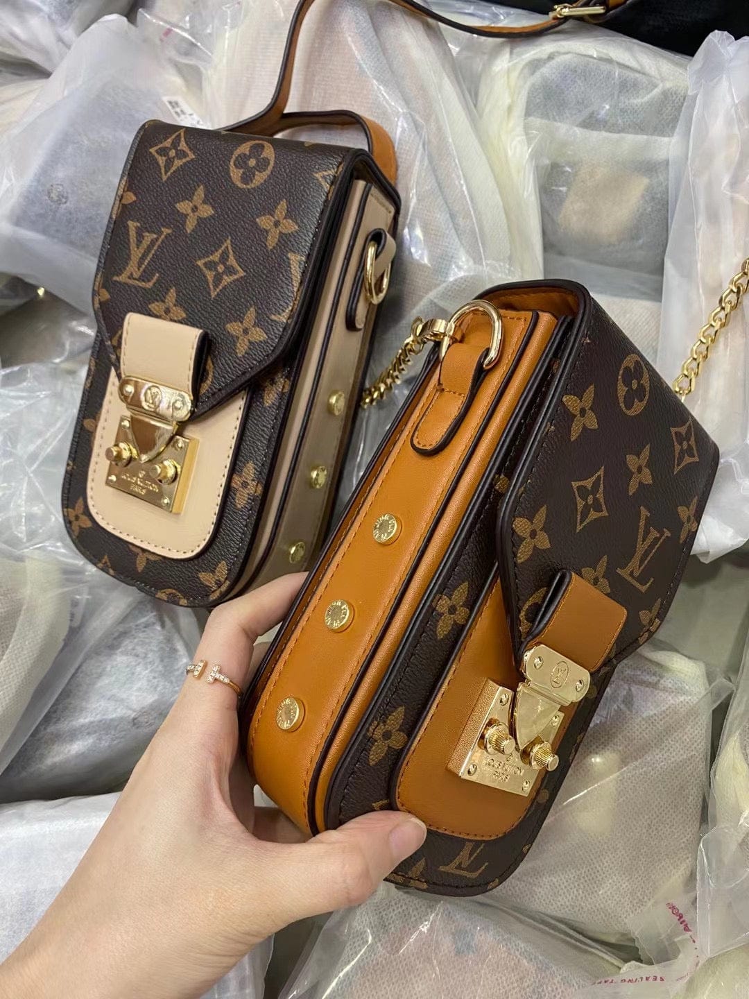HypedEffects louis vuitton louis vuitton Phone Pouch Bags For Mobile Phones 6.7 Inch